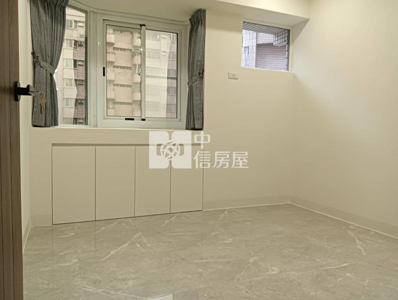 楠梓"北國麗景"大樓四房平車房屋室內格局與周邊環境