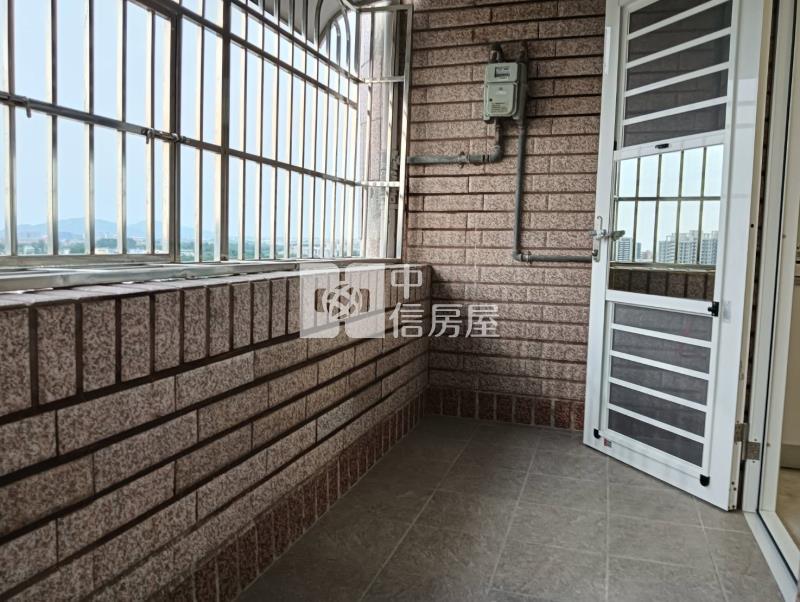 楠梓"北國麗景"大樓四房平車房屋室內格局與周邊環境