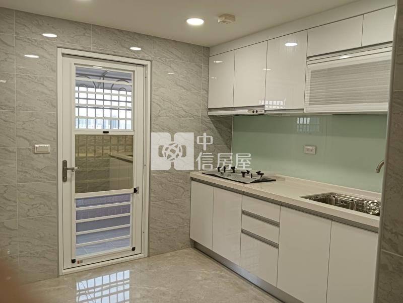 楠梓"北國麗景"大樓四房平車房屋室內格局與周邊環境