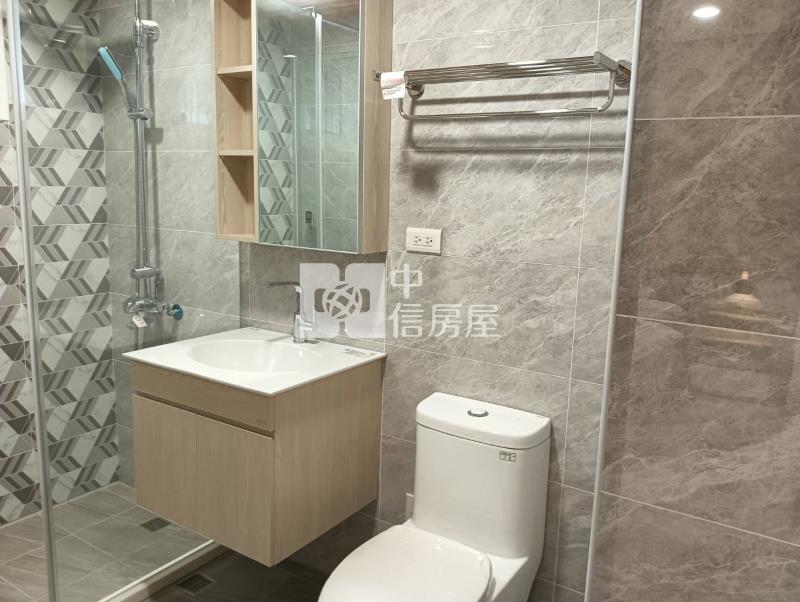 楠梓"北國麗景"大樓四房平車房屋室內格局與周邊環境