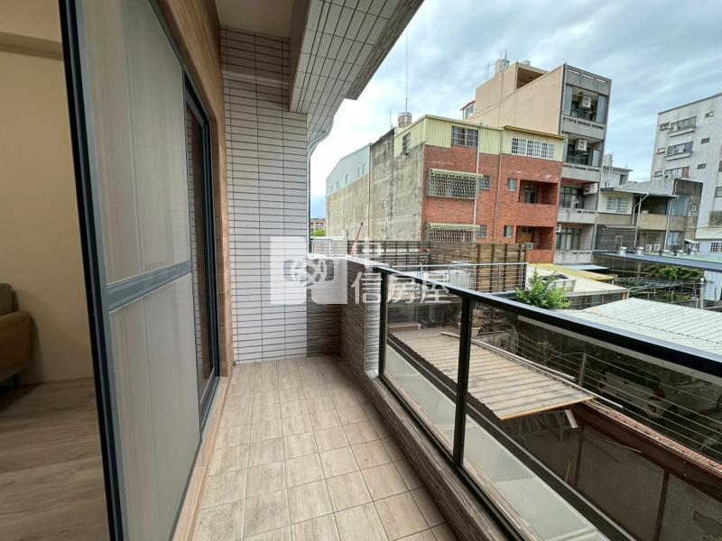 建國商圈全新電梯華廈+1F平面車位房屋室內格局與周邊環境