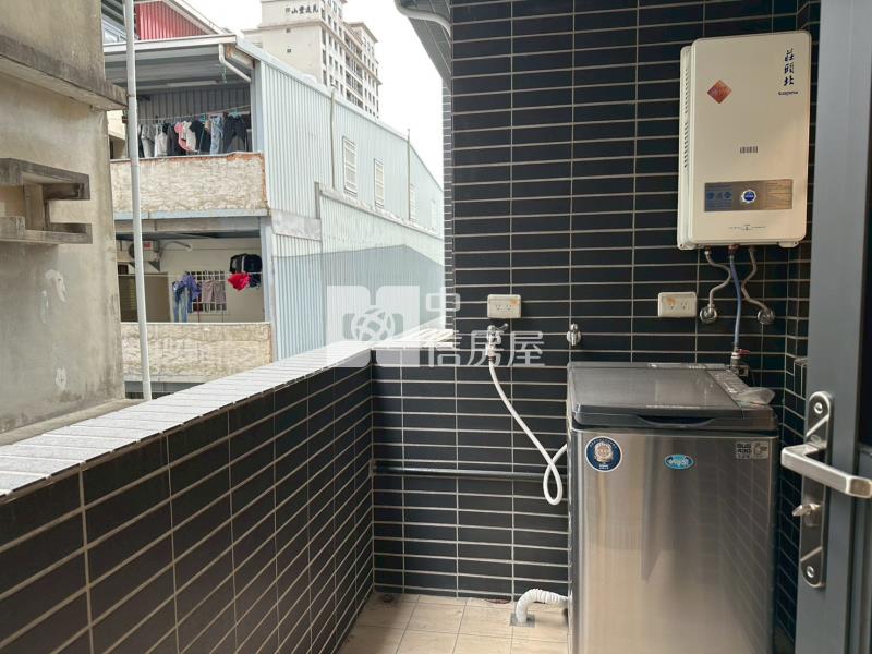 建國商圈全新電梯華廈+1F平面車位房屋室內格局與周邊環境