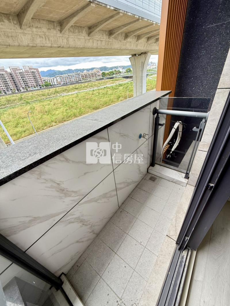 74旁全新臨路透店D房屋室內格局與周邊環境