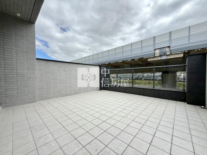 74旁全新臨路透店D房屋室內格局與周邊環境