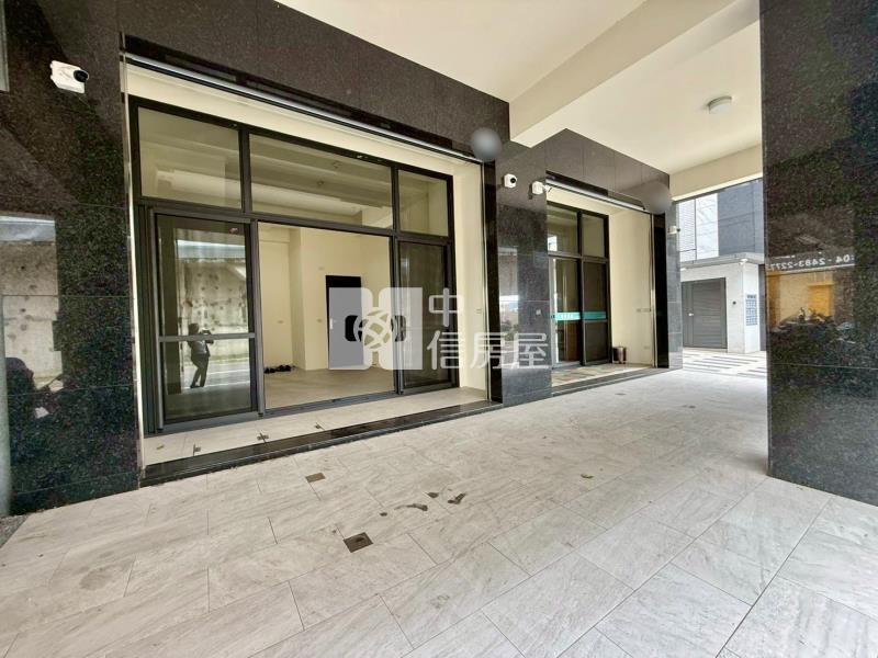 74旁全新臨路透店D房屋室內格局與周邊環境