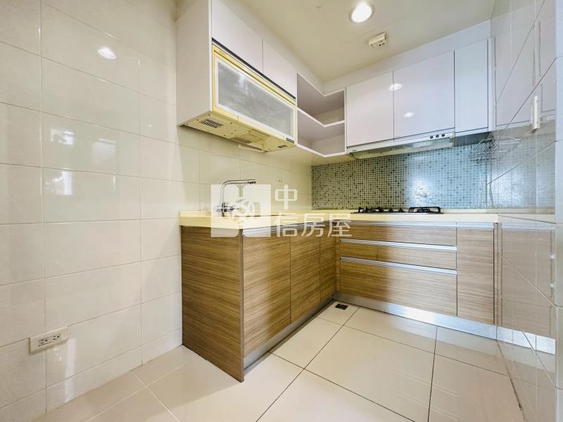 佳成公園i-Park四改3房雙平車房屋室內格局與周邊環境