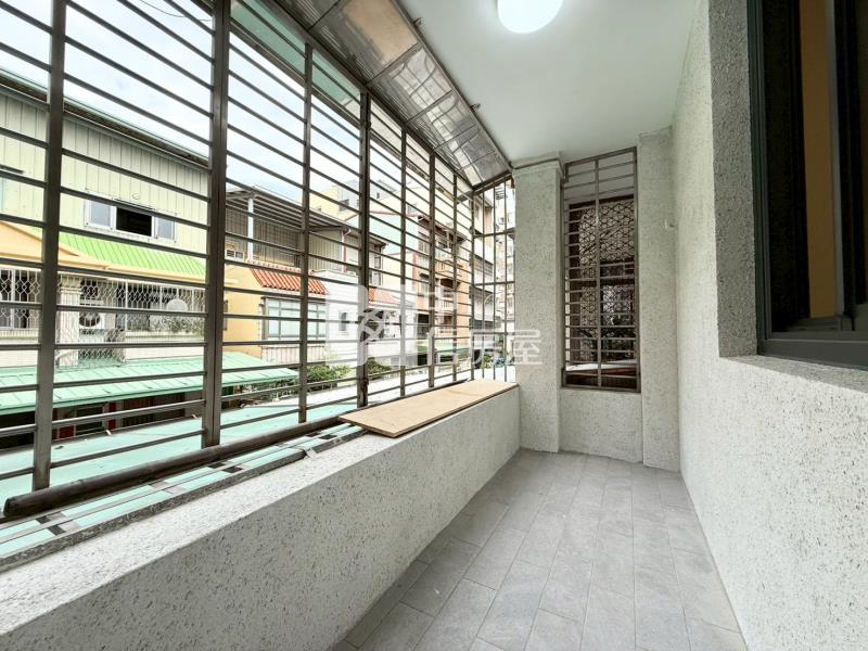 大業學區百萬精裝臨路別墅房屋室內格局與周邊環境