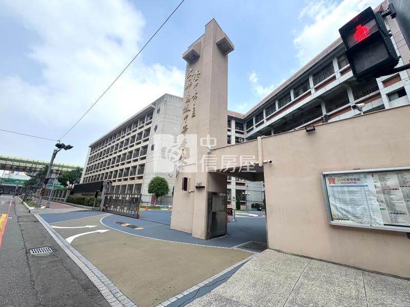 文華高中高投報10套房房屋室內格局與周邊環境