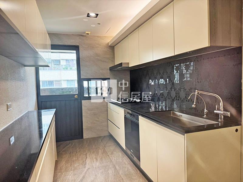 七期惠文國小大五房雙平車房屋室內格局與周邊環境