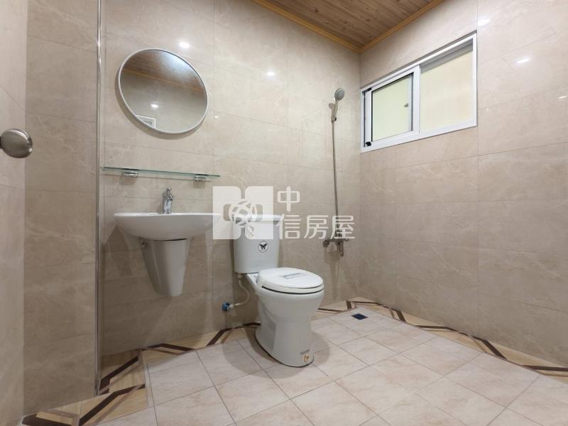 屏東市三期12米路三角窗全整新店住房屋室內格局與周邊環境