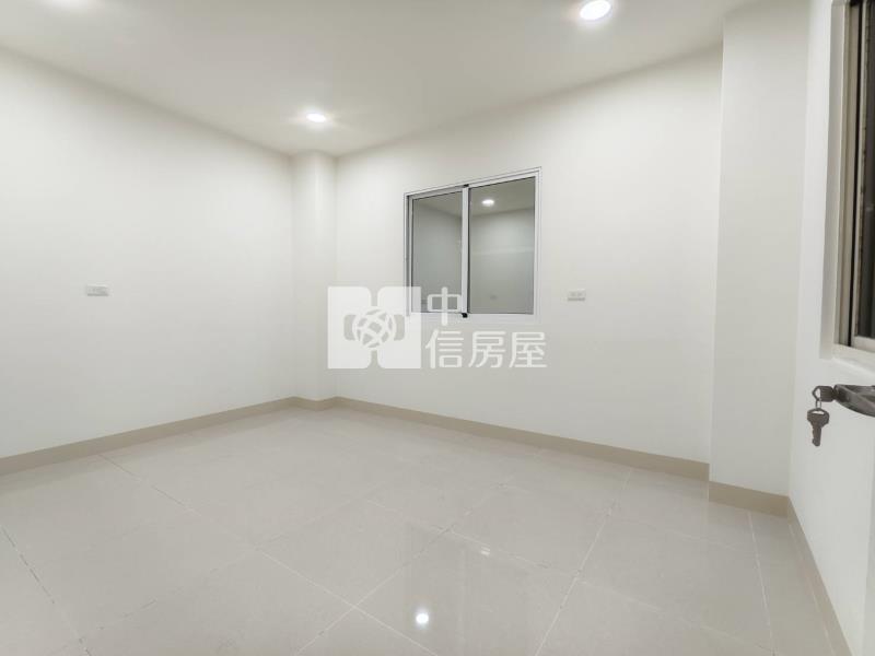 屏東市三期12米路三角窗全整新店住房屋室內格局與周邊環境