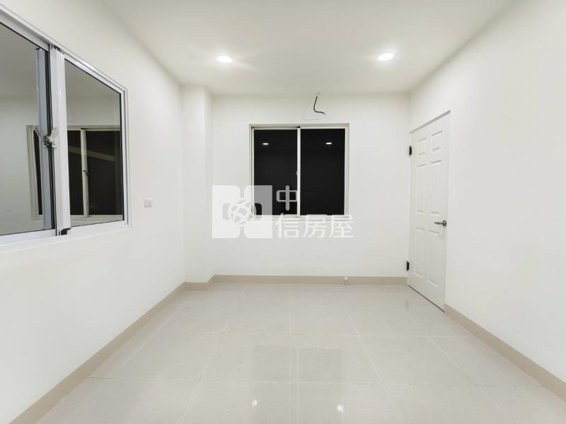 屏東市三期12米路三角窗全整新店住房屋室內格局與周邊環境