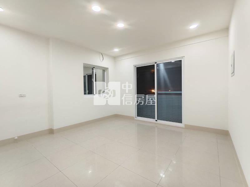 屏東市三期12米路三角窗全整新店住房屋室內格局與周邊環境