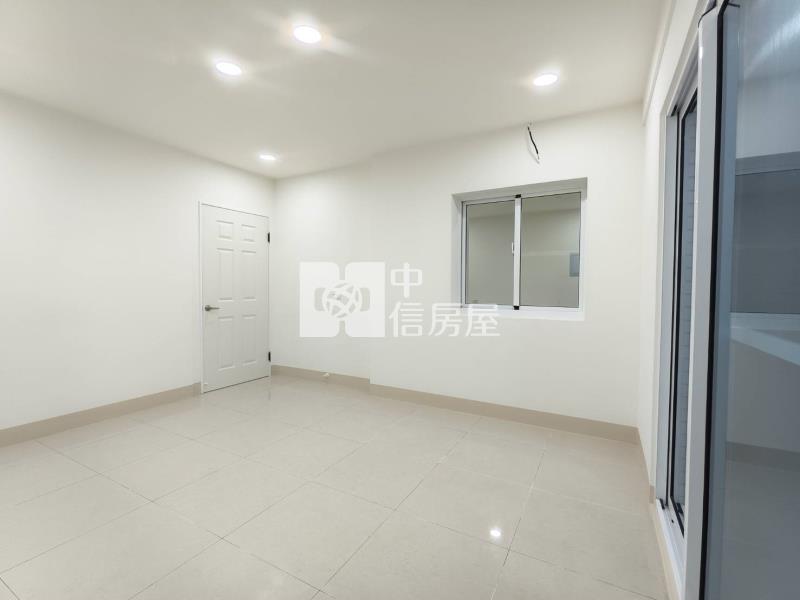 屏東市三期12米路三角窗全整新店住房屋室內格局與周邊環境