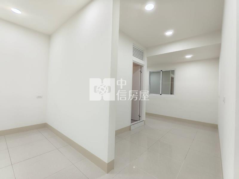 屏東市三期12米路三角窗全整新店住房屋室內格局與周邊環境