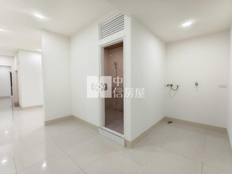 屏東市三期12米路三角窗全整新店住房屋室內格局與周邊環境