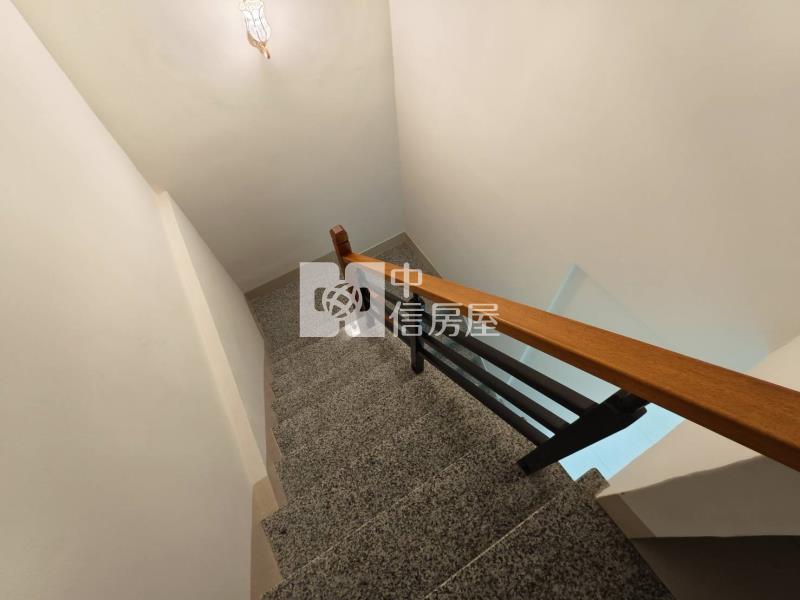 屏東市三期12米路三角窗全整新店住房屋室內格局與周邊環境