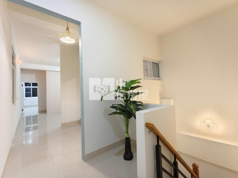 屏東市三期12米路三角窗全整新店住房屋室內格局與周邊環境