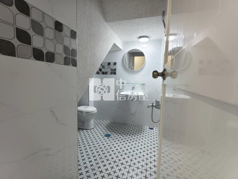 屏東市三期12米路三角窗全整新店住房屋室內格局與周邊環境