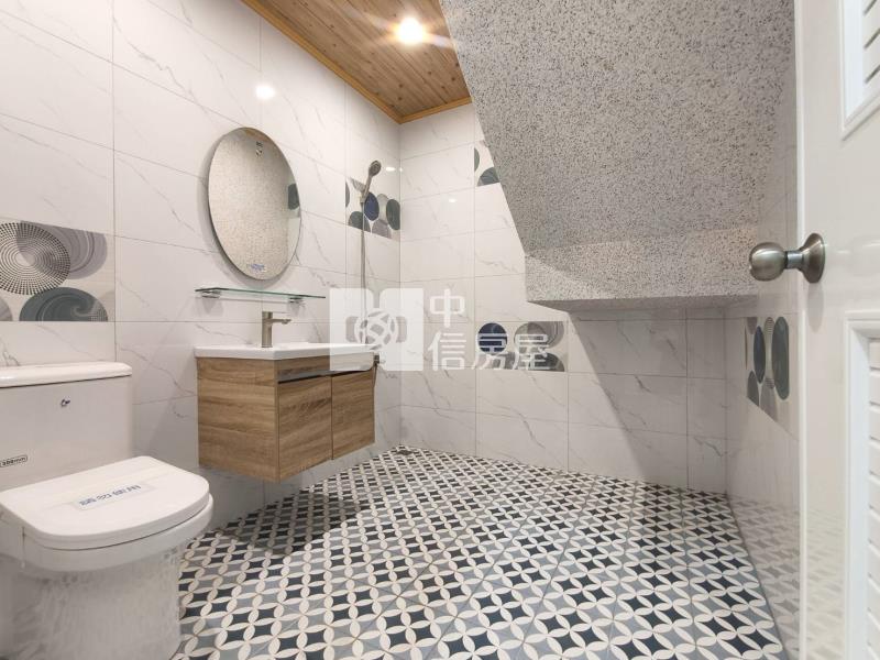 屏東市三期12米路三角窗全整新店住房屋室內格局與周邊環境