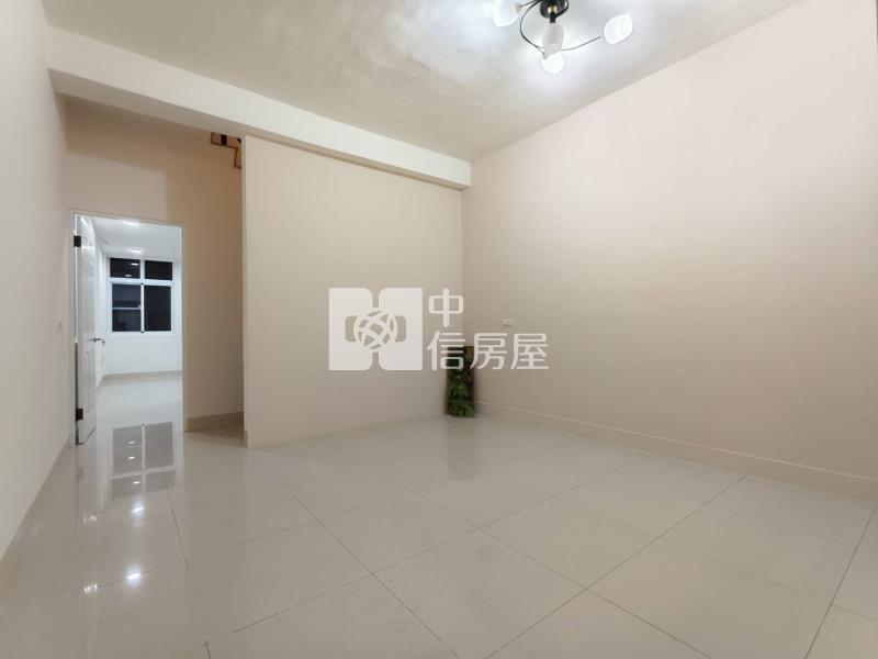 屏東市三期12米路三角窗全整新店住房屋室內格局與周邊環境