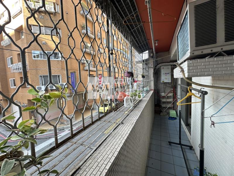 健行國小三改二大兩房小華廈房屋室內格局與周邊環境