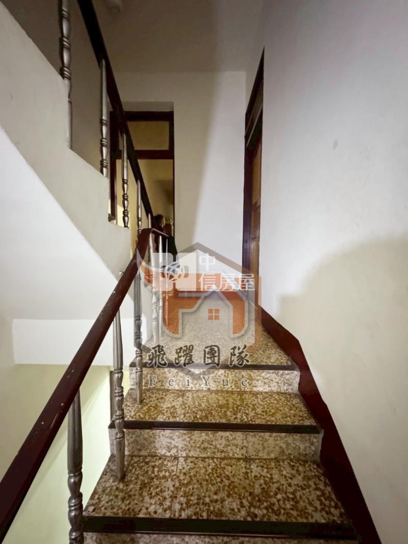 龍岡森林公園旁 漂亮 大地坪透天厝房屋室內格局與周邊環境