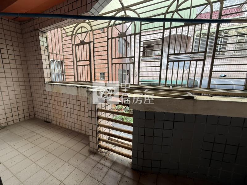 專-新屋國小低總價邊間5房車美透天房屋室內格局與周邊環境