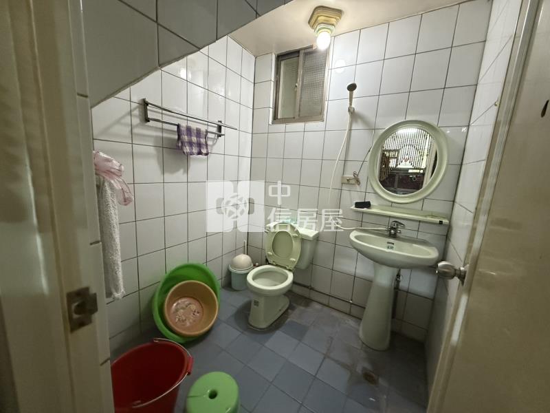 專-新屋國小低總價邊間5房車美透天房屋室內格局與周邊環境