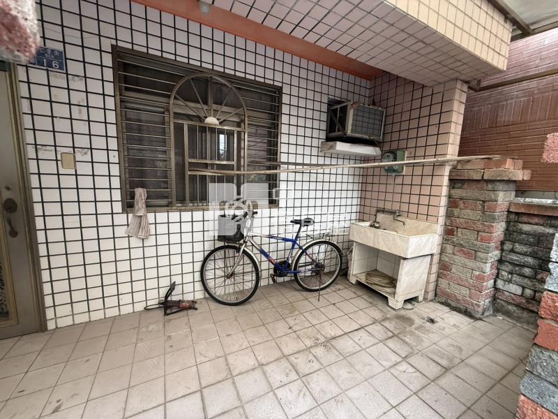 專-新屋國小低總價邊間5房車美透天房屋室內格局與周邊環境