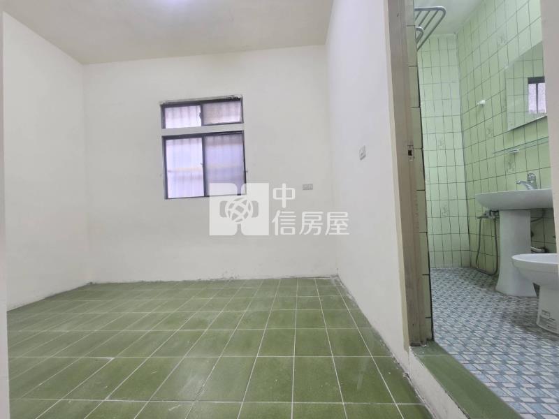 中壢體育園區家樂福活巷透天房屋室內格局與周邊環境