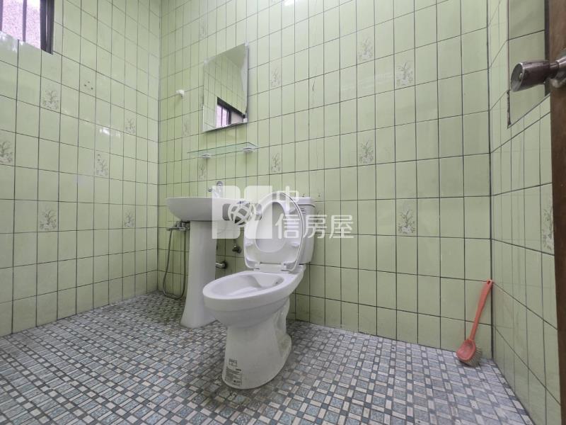 中壢體育園區家樂福活巷透天房屋室內格局與周邊環境