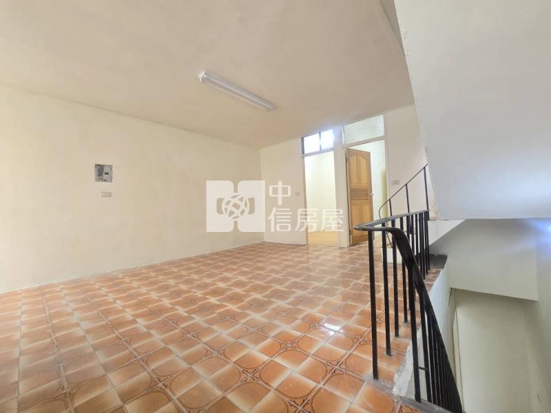 中壢體育園區家樂福活巷透天房屋室內格局與周邊環境