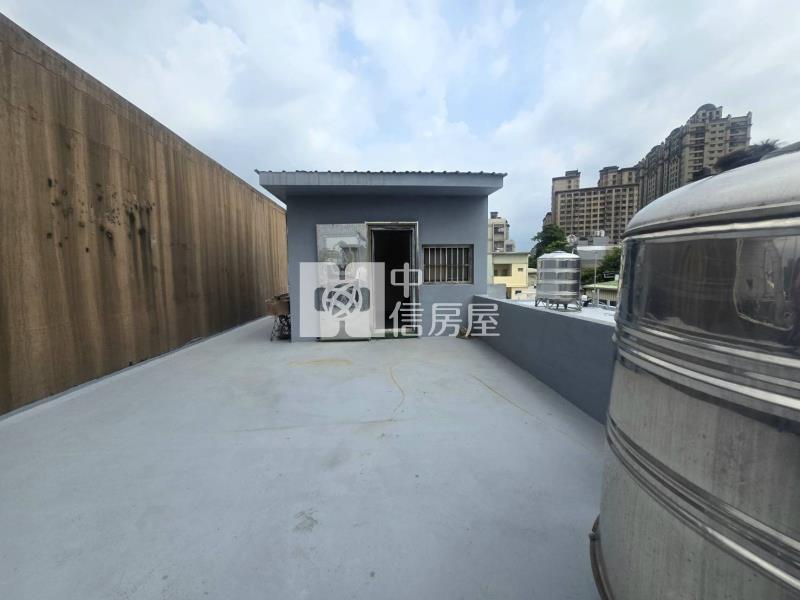 中壢體育園區家樂福活巷透天房屋室內格局與周邊環境