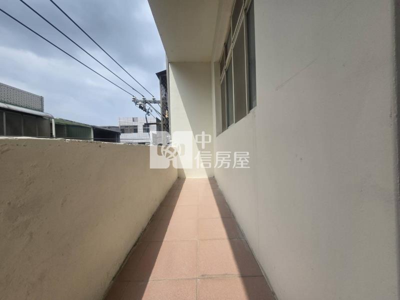 中壢體育園區家樂福活巷透天房屋室內格局與周邊環境