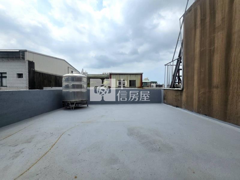 中壢體育園區家樂福活巷透天房屋室內格局與周邊環境