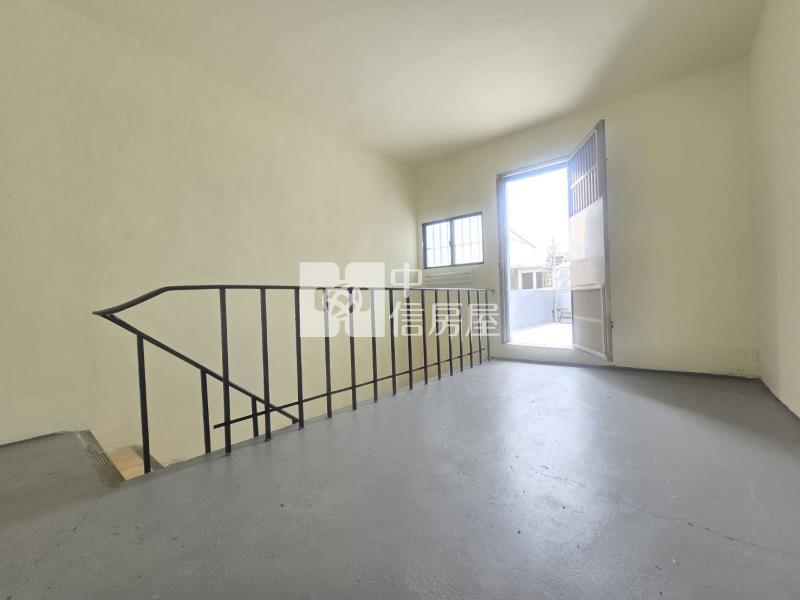 中壢體育園區家樂福活巷透天房屋室內格局與周邊環境