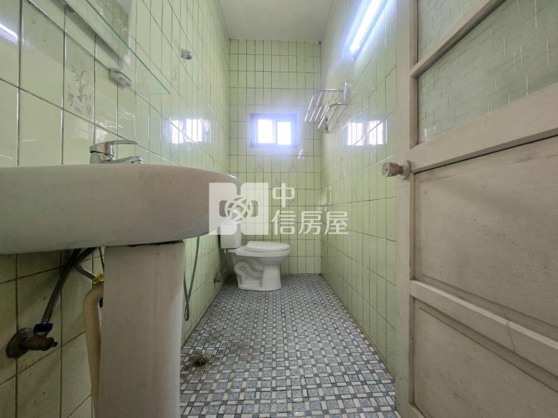 中壢體育園區家樂福活巷透天房屋室內格局與周邊環境