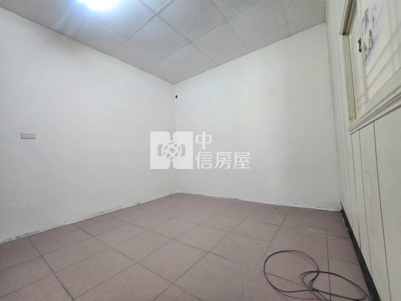 中壢體育園區家樂福活巷透天房屋室內格局與周邊環境