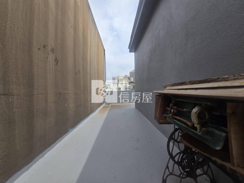 中壢體育園區家樂福活巷透天房屋室內格局與周邊環境