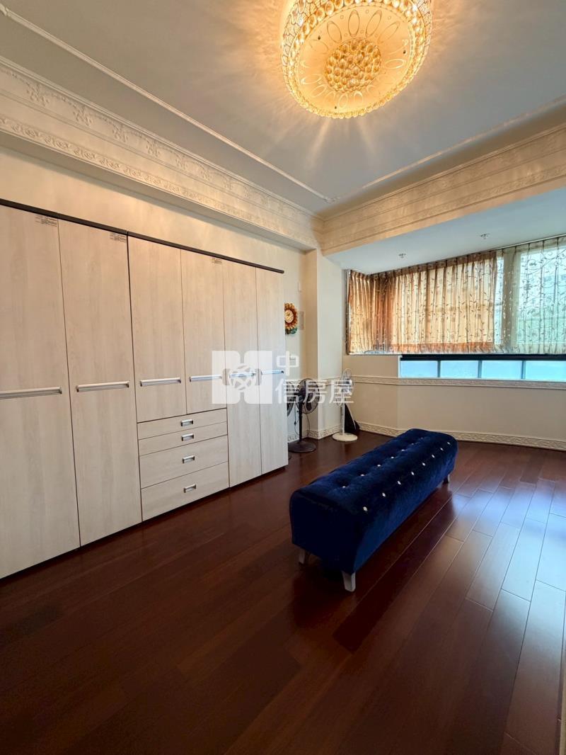 大里運動公園獨棟大面寬氣派豪墅房屋室內格局與周邊環境