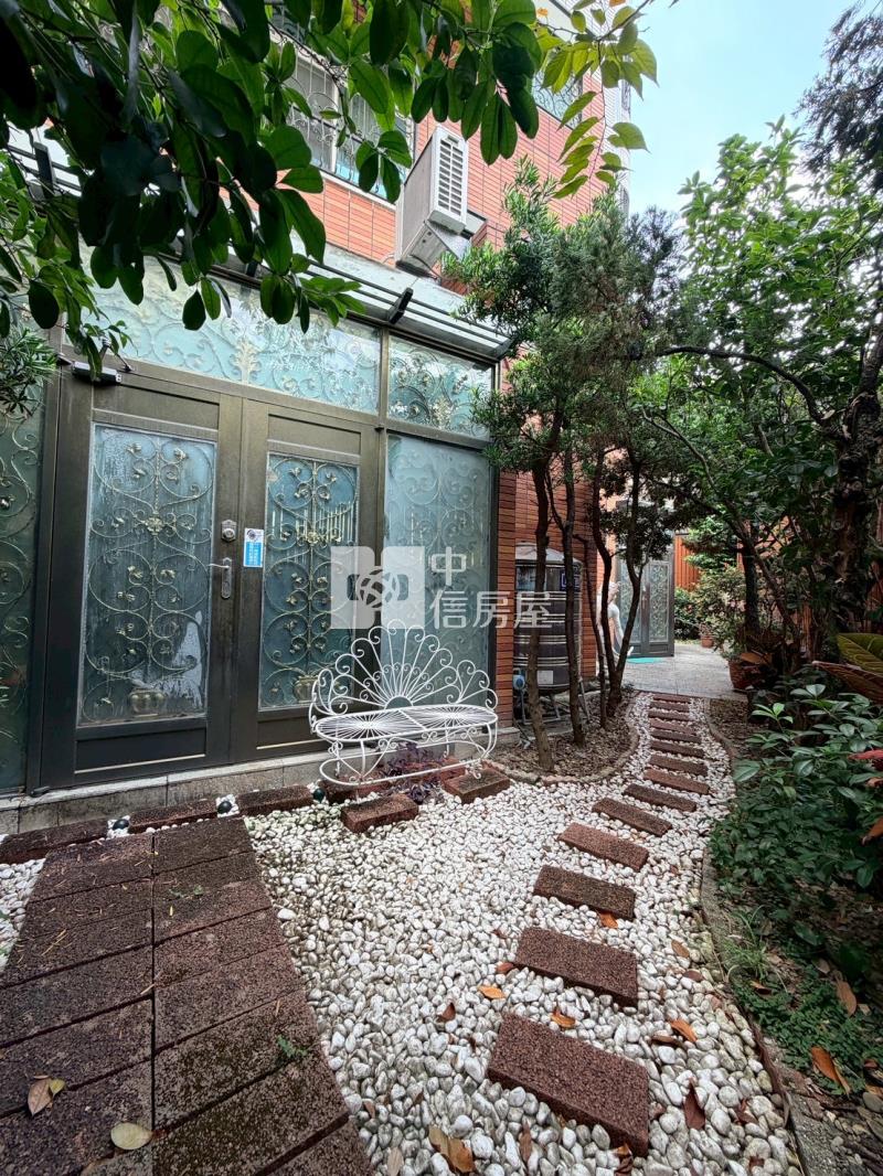 大里運動公園獨棟大面寬氣派豪墅房屋室內格局與周邊環境