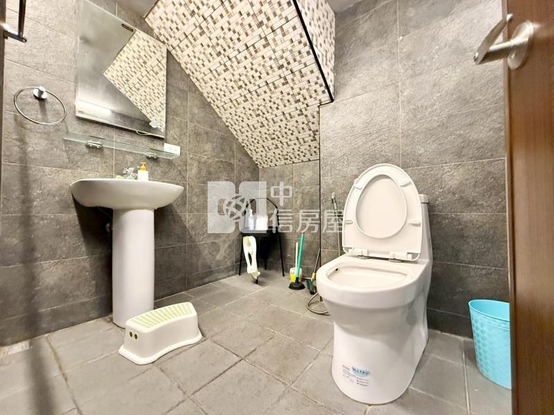 三義鯉魚潭邊間民宿房屋室內格局與周邊環境