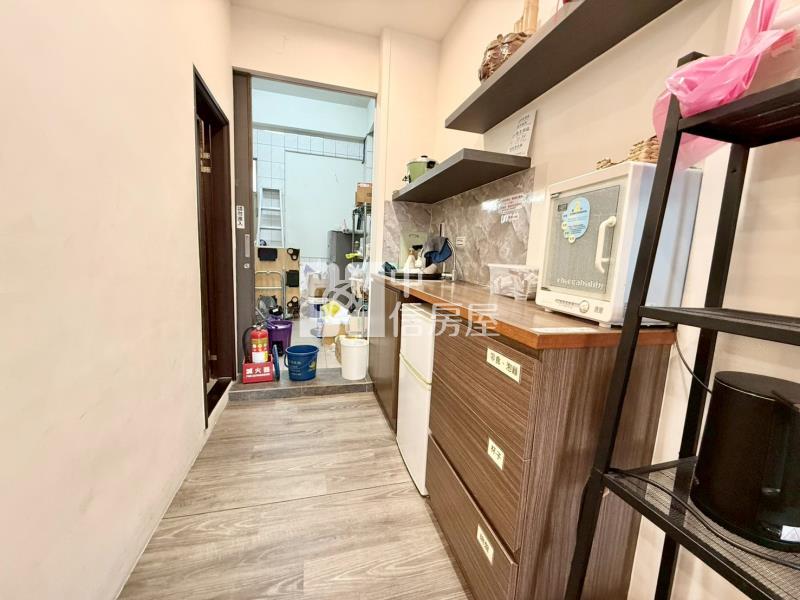 三義鯉魚潭邊間民宿房屋室內格局與周邊環境