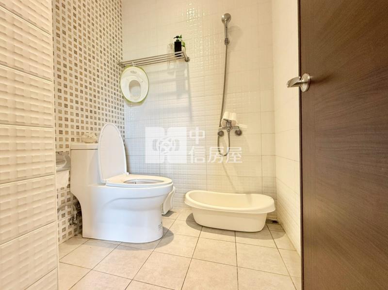 三義鯉魚潭邊間民宿房屋室內格局與周邊環境