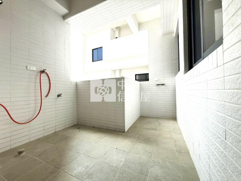 皇家大苑全新三房平車房屋室內格局與周邊環境