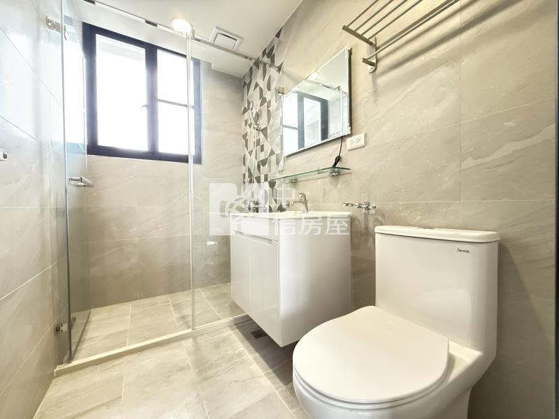 皇家大苑全新三房平車房屋室內格局與周邊環境