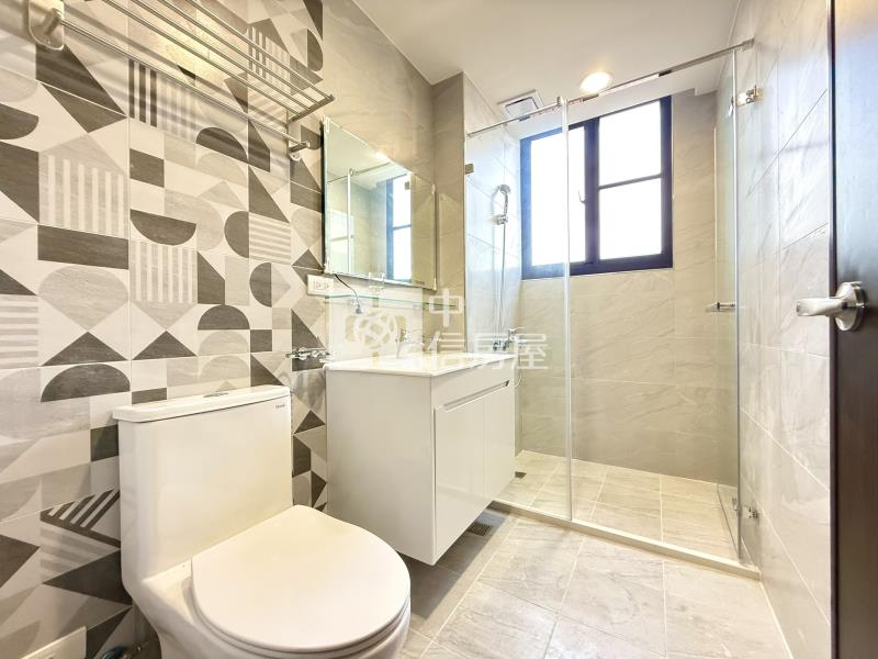 皇家大苑全新三房平車房屋室內格局與周邊環境