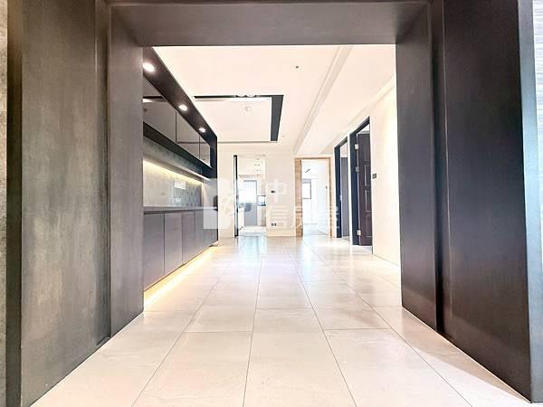 英棋觀邸五房雙平車房屋室內格局與周邊環境