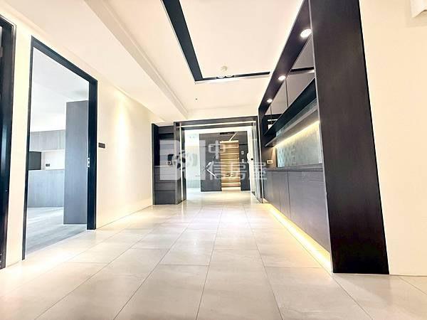 英棋觀邸五房雙平車房屋室內格局與周邊環境